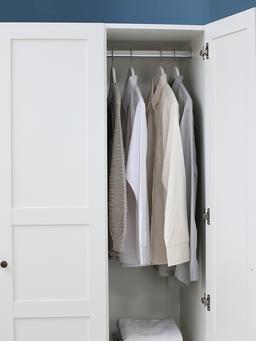 ตู้เสื้อผ้า 3 บาน รุ่นโว้ค - สีขาว